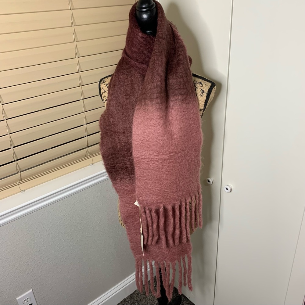 NWT Lucky Brand Thick Ombré Tasseled Scarf